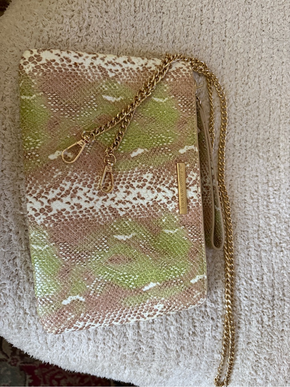 Kelly Wynne Green and Neutral Snake-Print Clutch/wristlet bag - Picture 4 of 13